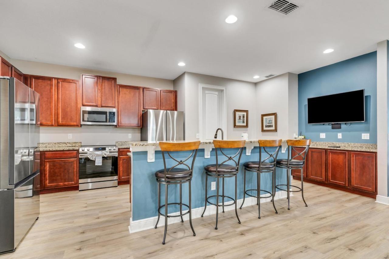 Huge 10 Bdr Family House With Arcades And Free Pool Heat Near Disney オーランド エクステリア 写真