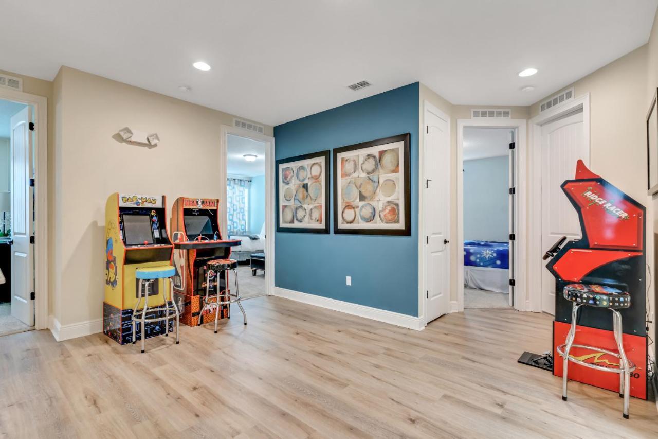 Huge 10 Bdr Family House With Arcades And Free Pool Heat Near Disney オーランド エクステリア 写真