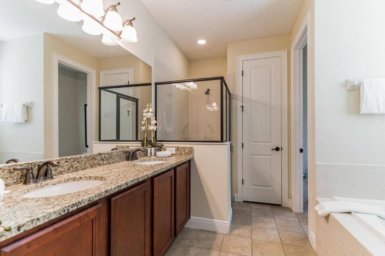Huge 10 Bdr Family House With Arcades And Free Pool Heat Near Disney オーランド エクステリア 写真